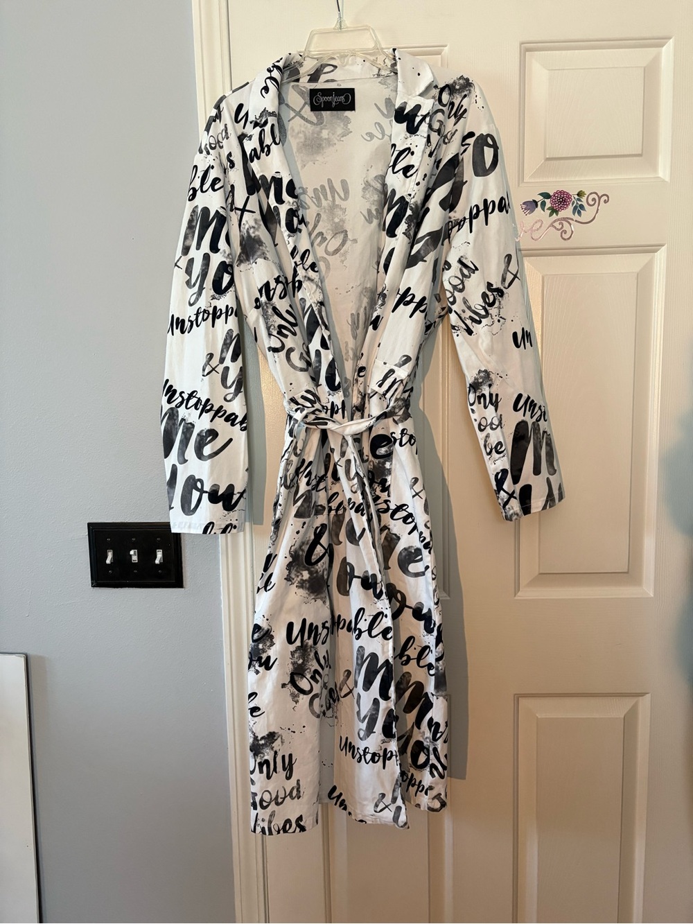 Spoonleans Women's White & Black Graffiti Script Belted Kimono Robe Size XL